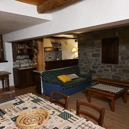 La Taverna Alloggio Ad Uso Turistico - Vda -Sarre - Cir- 0073 Aosta Exterior foto